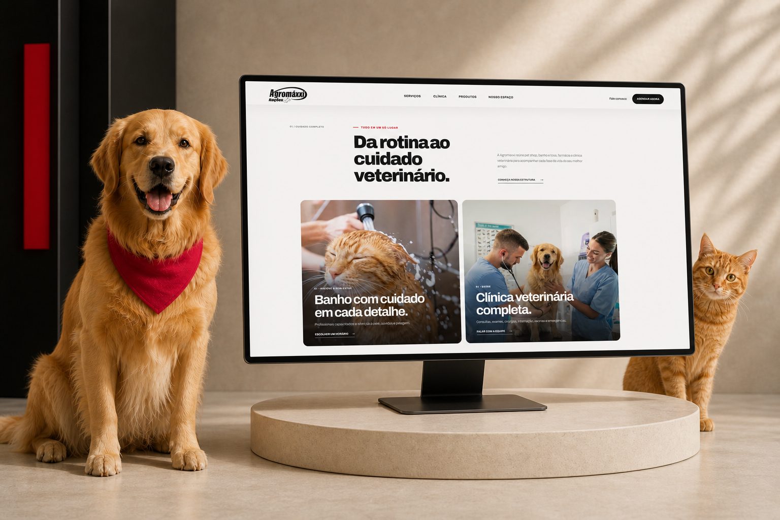 Monitor exibindo a seção de serviços do redesign Agromaxxi ao lado de cão e gato