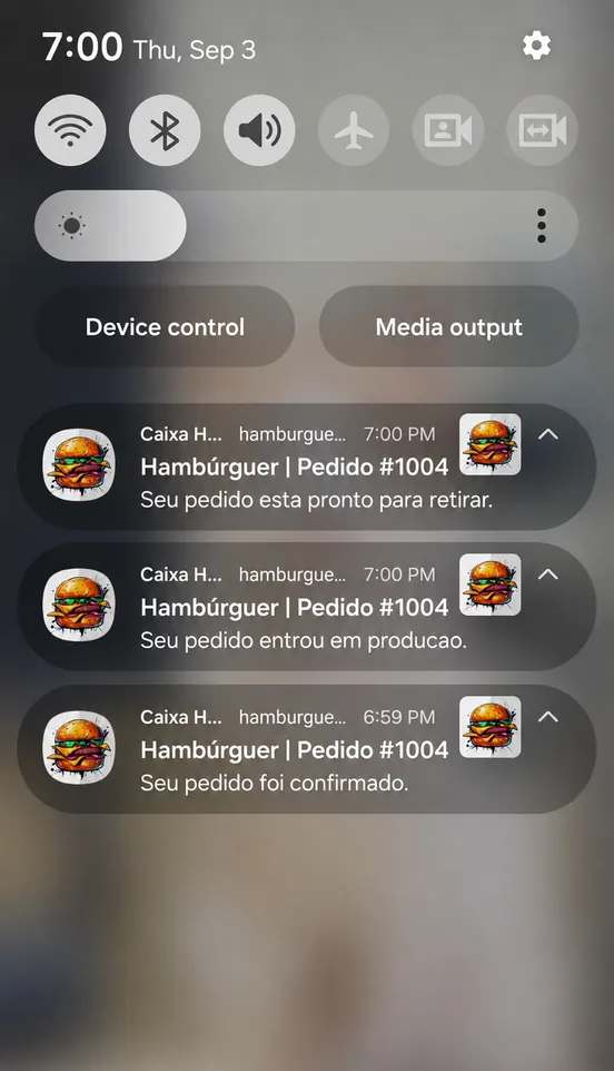 Notificações do pedido mostrando confirmação, produção e pedido pronto para retirada