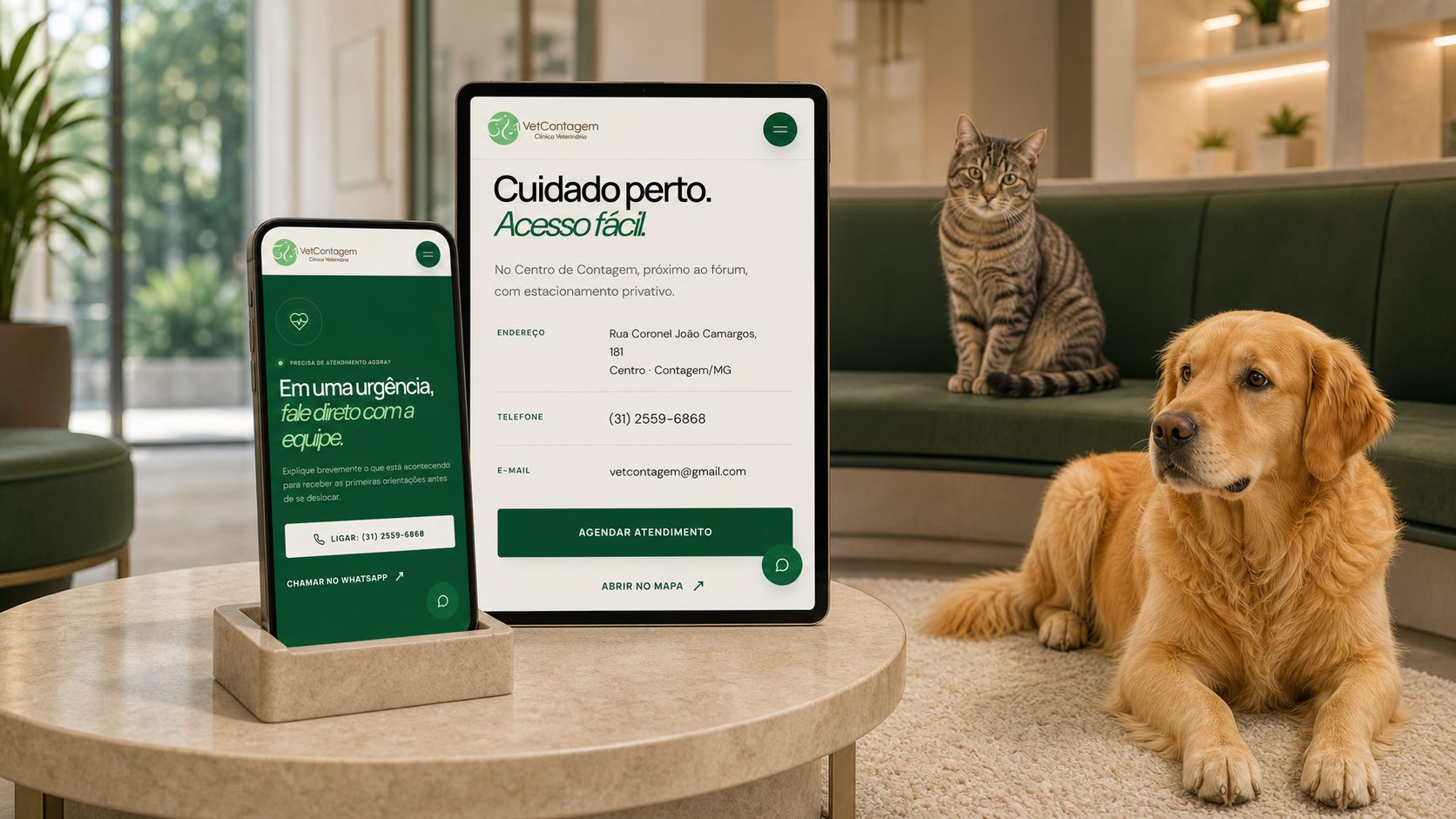 Celular e tablet mostram contato, telefone e localização da Vet Contagem ao lado do gato e do golden retriever